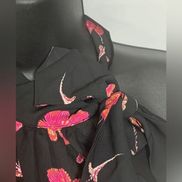 Gorgeous Paper Crane Halter Neck are Upscale Blouse Floral Print Top Sz M - Picture 3 of 11